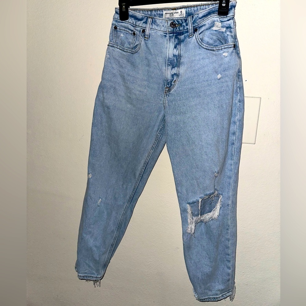Abercrombie & Fitch the mom high rise curve love distressed denim jeans 26 2